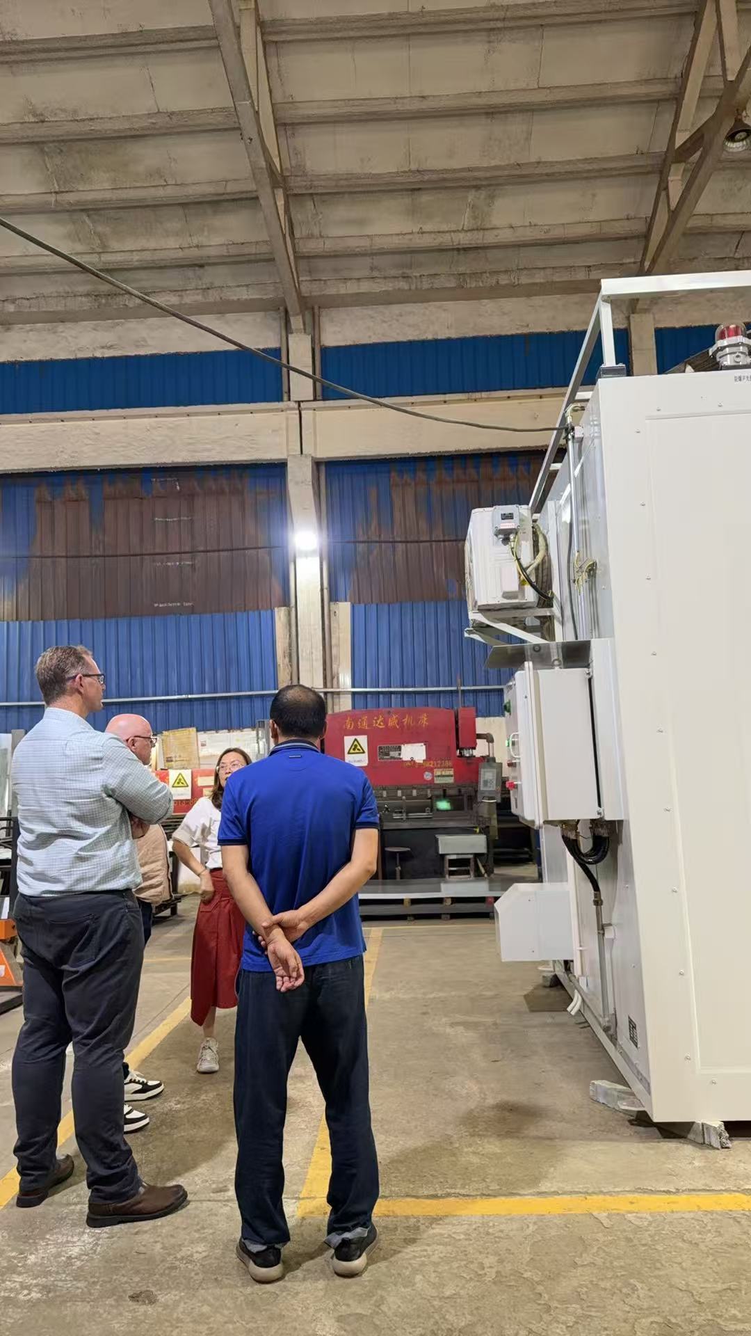 Şirketin en son blog yazıları Russian Client Visits Wuxi SUPER Factory to Inspect Hazardous Materials Safety Cabinets — Initial Cooperation Established